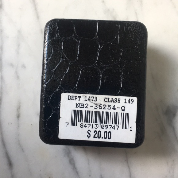 18” Elephant Pendant Necklace - Picture 4 of 4